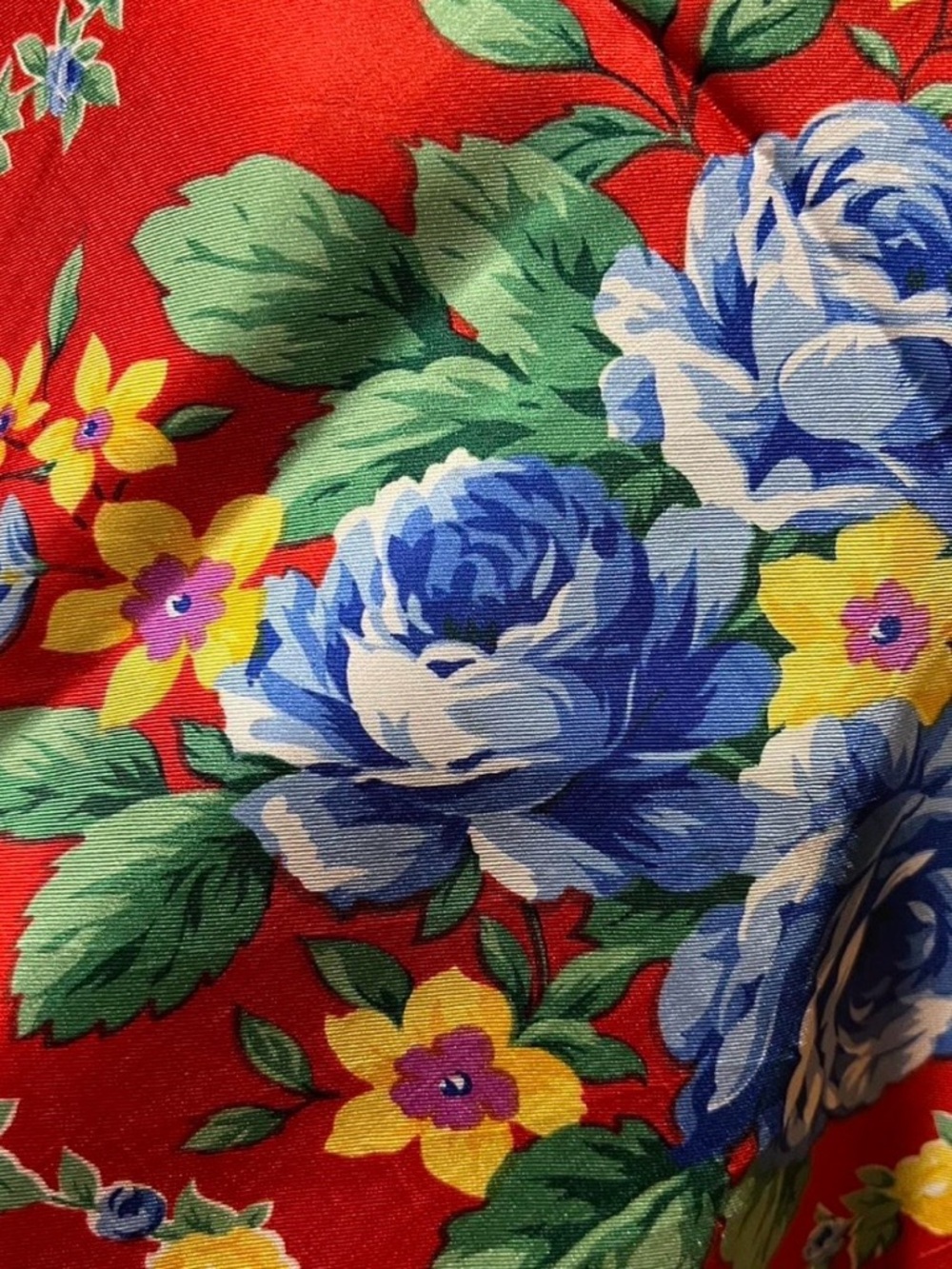 Sunkyang Sa Vintage Silk Scarf in Red Floral & Blue Rose Bouquet 34”x34” - Picture 4 of 6